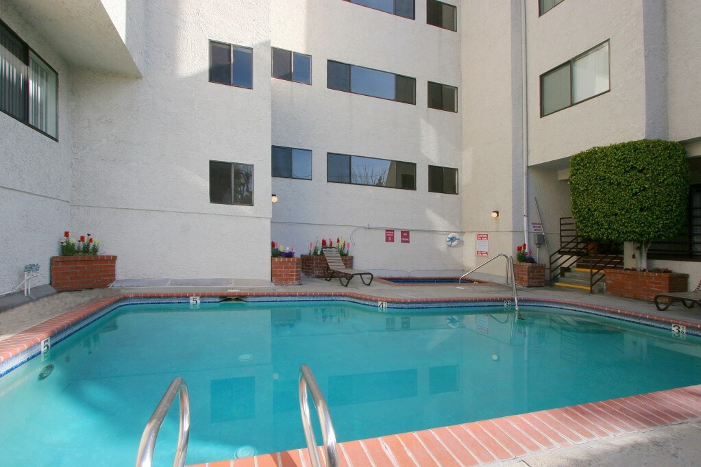 The Plaza Apartments Valley Village, CA