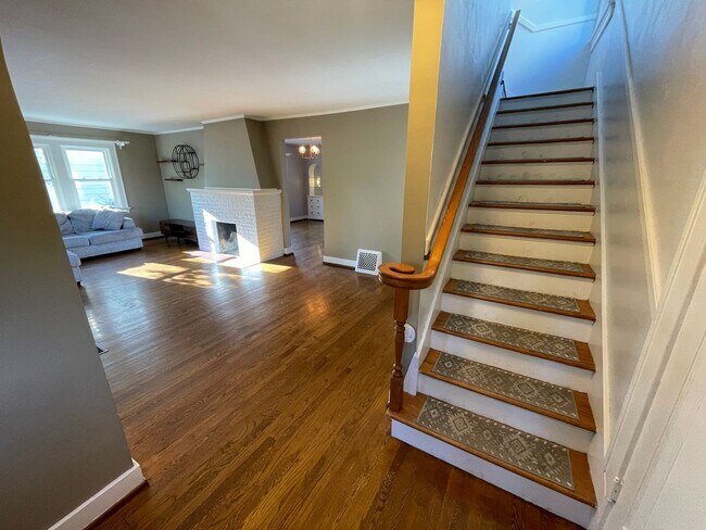 Foto del edificio - Home for Rent by Capital Property Management