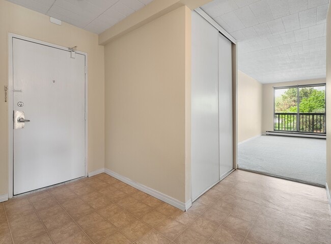 Building Photo - Marine Court Apartments