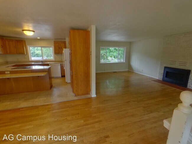 Building Photo - 5 br, 3 bath House - 3045 Kincaid St