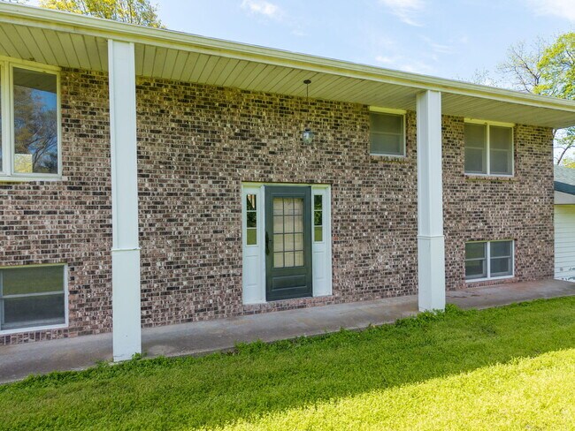 Foto del edificio - 6500 E Bass Ln