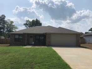 Building Photo - 50 Buena Vis Dr