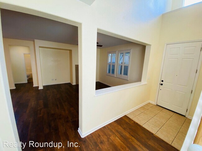 Foto del edificio - 4 br, 3 bath House - 330 Soaring Hawk Ln