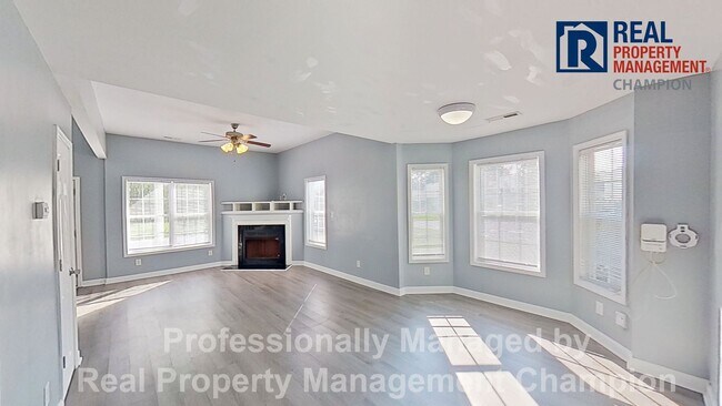 Foto del edificio - Move-In Ready 4 BD/2.5 BA Near Camp Lejeune w/Fenced Yard and Attached Garage