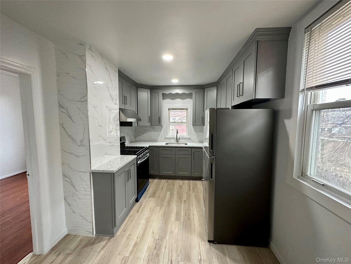Foto principal - 22-28-28 126th St