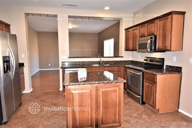 Building Photo - 44258 W Cypress Ln