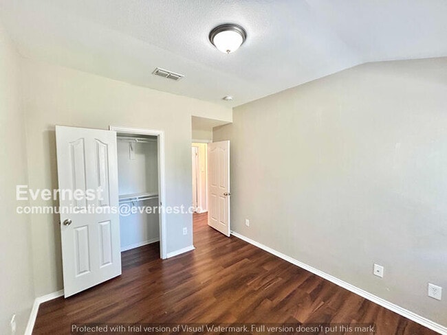 Building Photo - 256 Creek Cove Dr