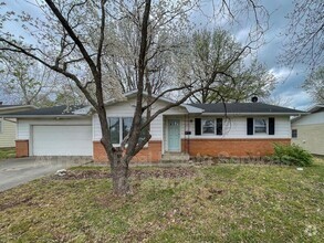 Building Photo - 818 N Patterson Ave