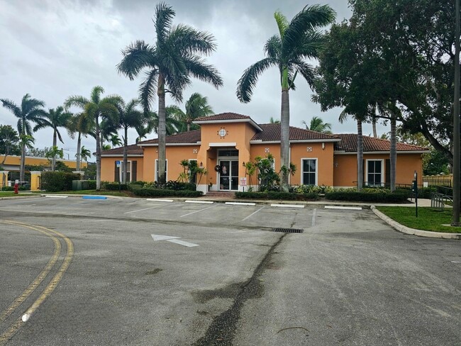 Foto del edificio - 3561 Forest Hill Blvd