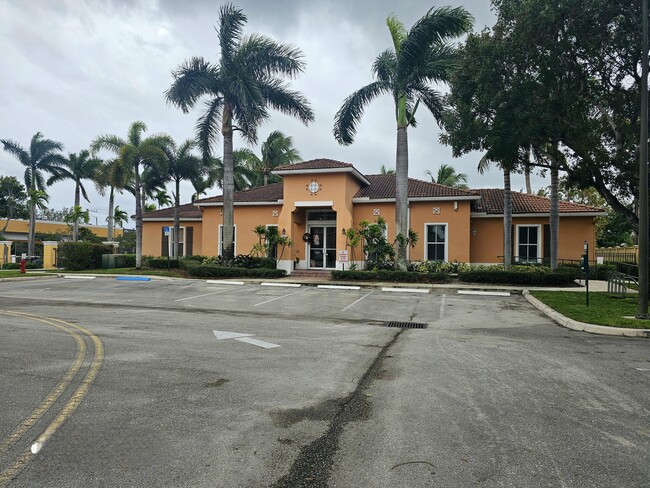 Building Photo - 3561 Forest Hill Blvd