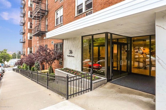 Foto del edificio - 36 Hamilton Ave
