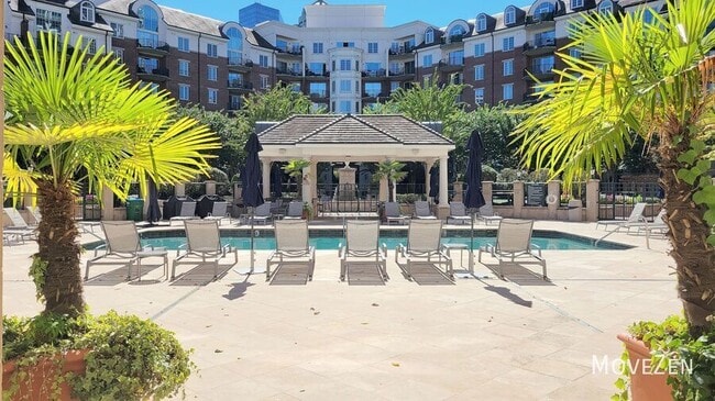 Photo - 300 W 5th St House