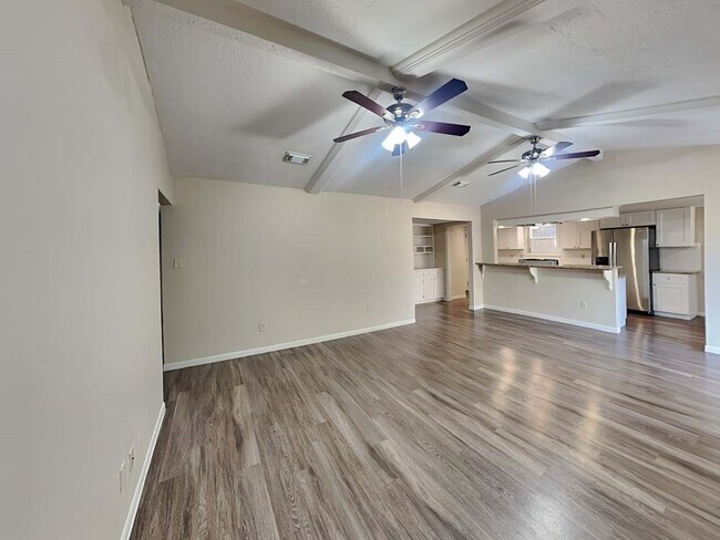 Foto del edificio - 2239 Middle Creek Dr