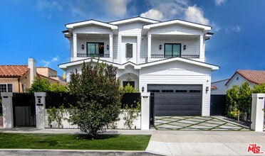 Building Photo - 418 N Poinsettia Pl