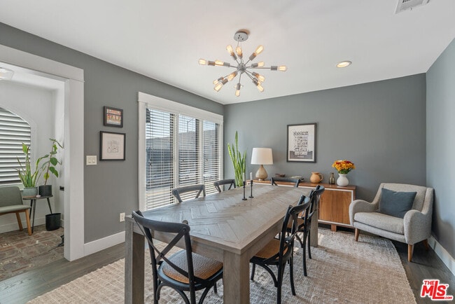 Foto del edificio - 7951 Fountain Ave