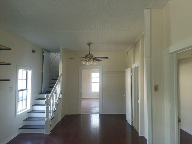 Building Photo - 508 S Seguin St
