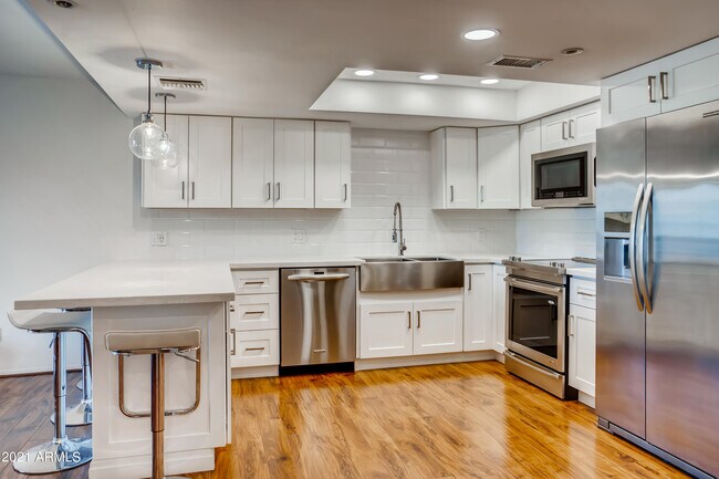 Building Photo - 7850 E Camelback Rd