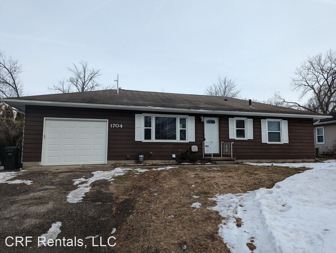 2 br, 1.5 bath House 1704 Parker St. House Rental in Cedar Falls