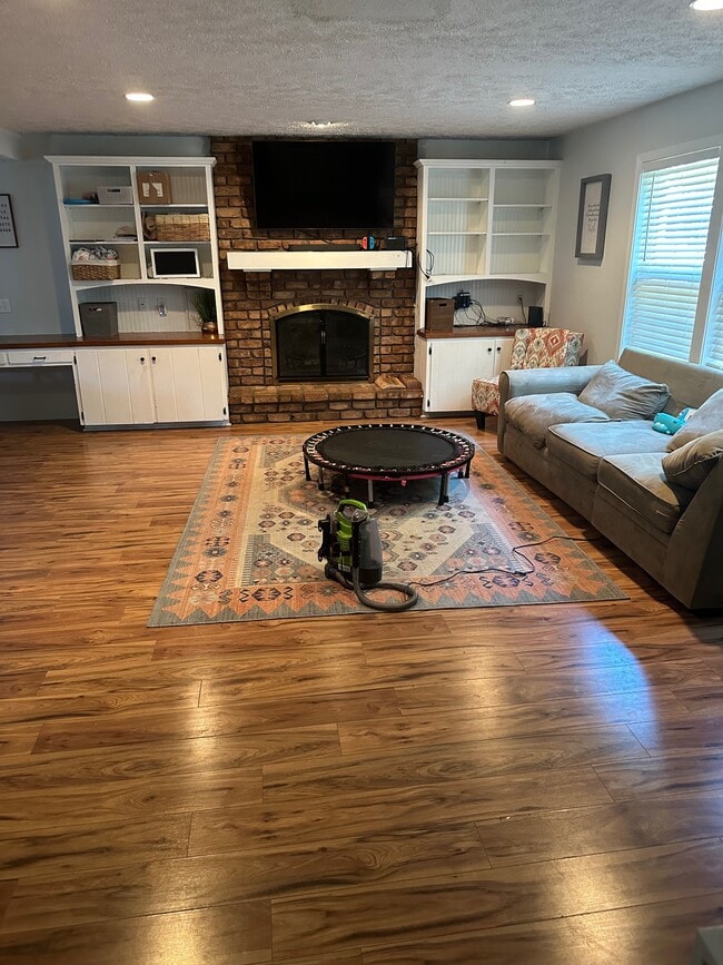 Building Photo - 955 Acorn Dr