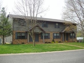 Building Photo - 32 Manor Dr