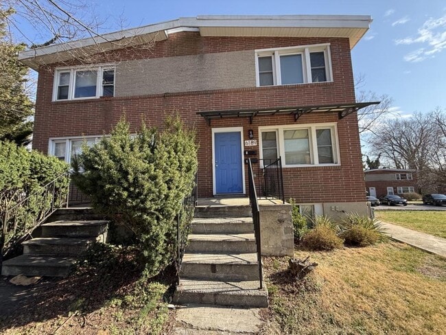 Building Photo - 6189 Northwood Dr