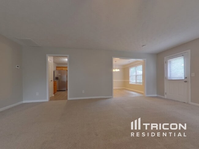 Building Photo - 207 Arbor Creek Dr