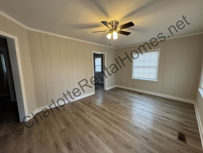 Building Photo - Brick Ranch home  Convenient location