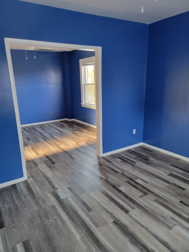 Building Photo - 1302 W 150th St