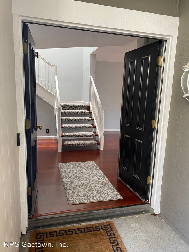 Building Photo - 3 br, 2.5 bath House - 608 Marlin Court