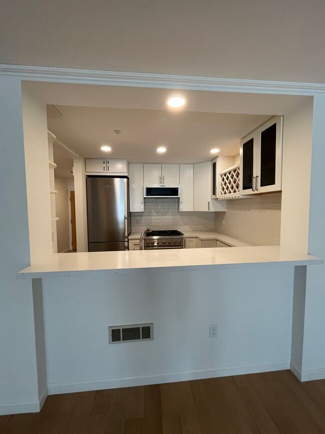 Building Photo - Wonderful 2BD/2BA with parking and storage...
