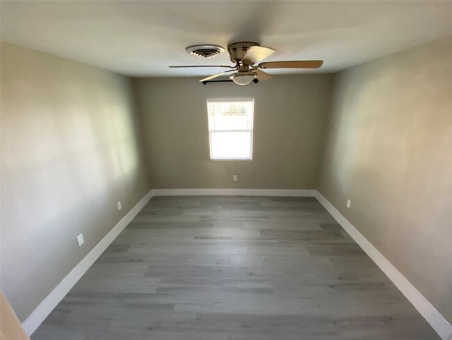 Foto del edificio - 127 Seacrest Park Rd