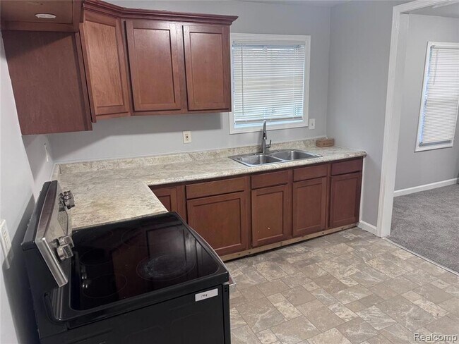 Foto del edificio - 20940 Wellington Ave