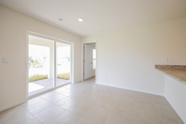 Foto del edificio - 548 Woodview Dr