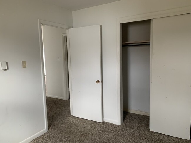 Building Photo - Apartment for rent Carteville Illinois