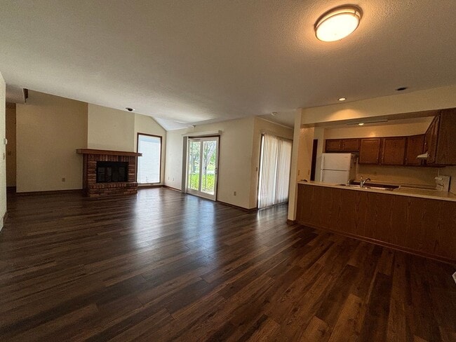 Building Photo - Sylvania Three Bedroom Townhome