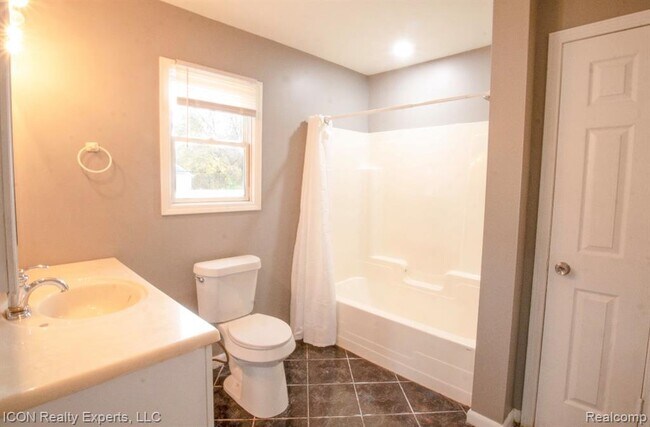 Foto del edificio - 743 Hollister St