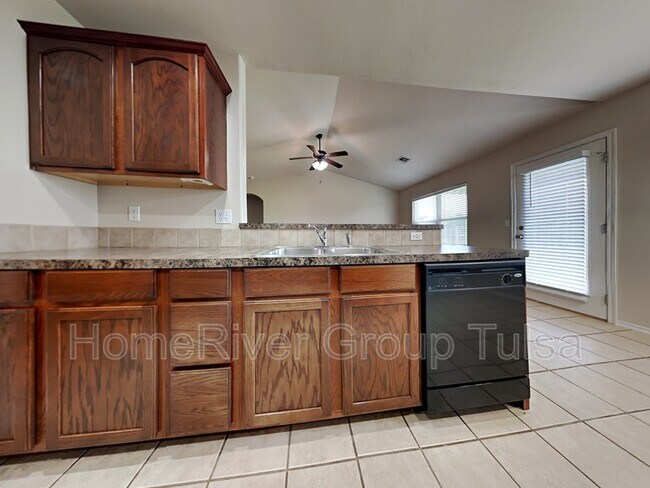 Foto del edificio - 14603 E 108th St N