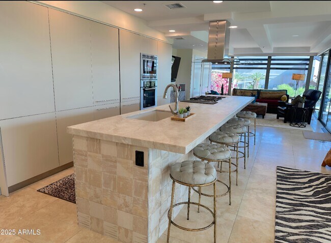 Building Photo - 7117 E Rancho Vista Dr