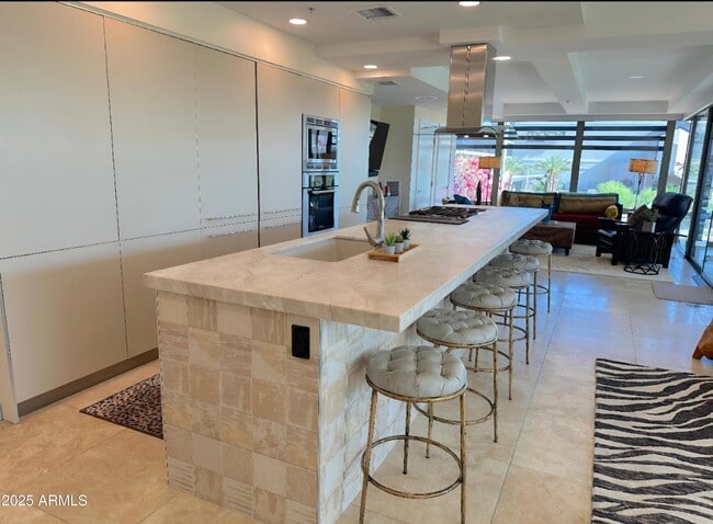 Building Photo - 7117 E RANCHO VISTA Dr