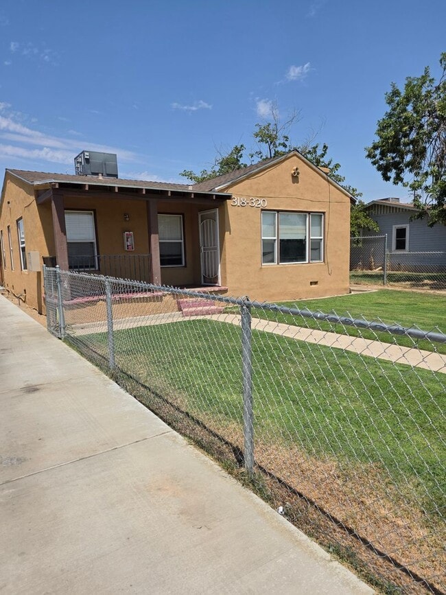 Building Photo - 318-320 Highland Dr