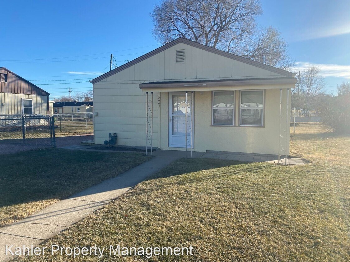 Primary Photo - 2 br, 1 bath House - 227 E. Flormann St.