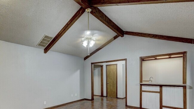 Foto del edificio - Three bedroom two bathroom house in Moore