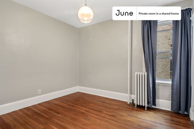 Building Photo - Room in Shared 3 bed/1 bath home