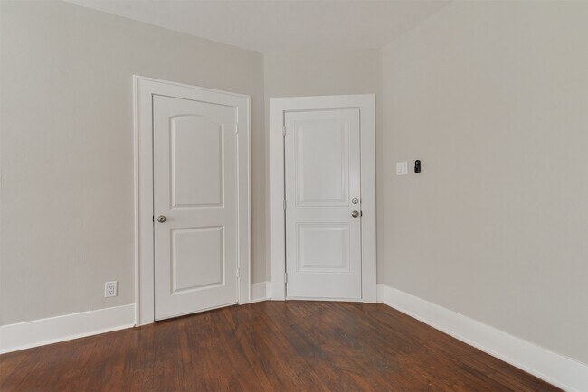 Foto del edificio - 1219 W Gray St