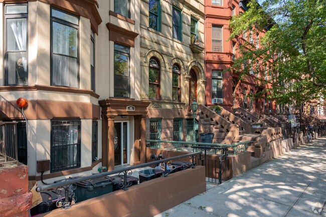 Entrada - 91 Macon St