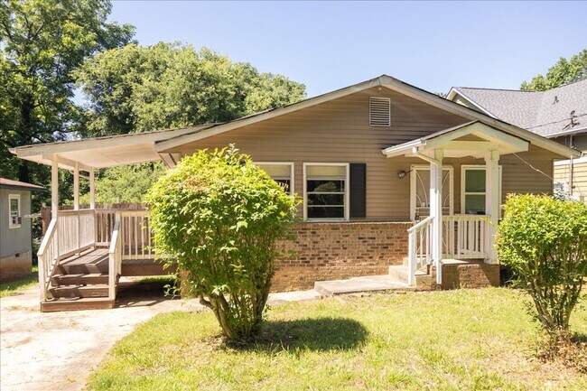 Foto del edificio - 3bd/1ba w/ Side Porch and Fully Fenced In Backyard!