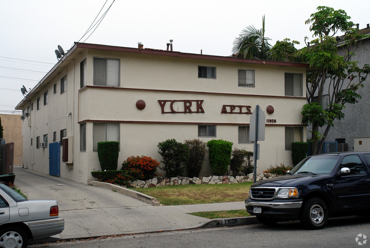 Building Photo - York Apartments
