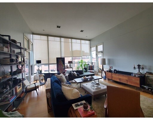 Foto del edificio - 490 Harrison Ave