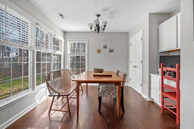 Foto del edificio - Short-Term Fully Furnished Home in America...