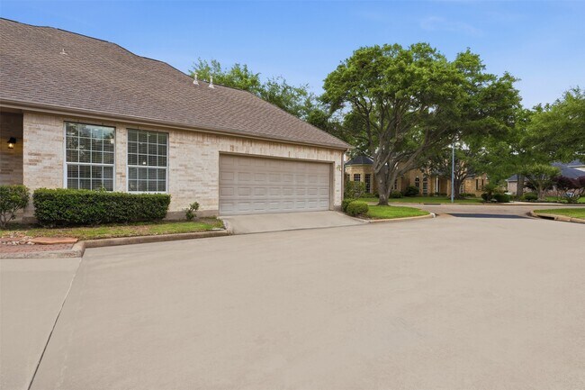 Building Photo - 59 Champion Villa Dr